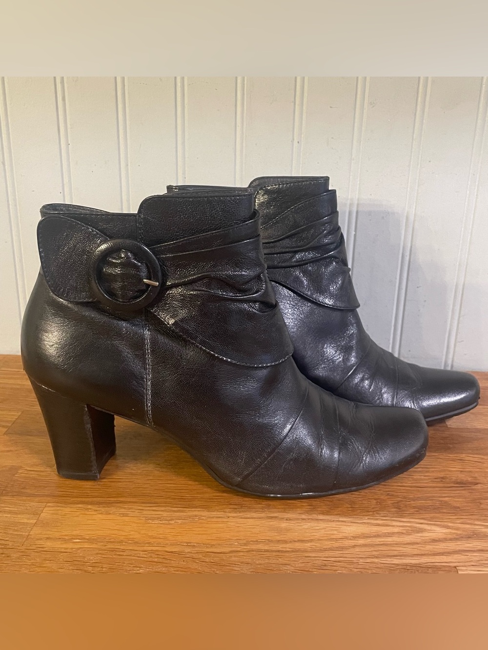 Paul Green Leather Handmade Women’s Booties (6.5)